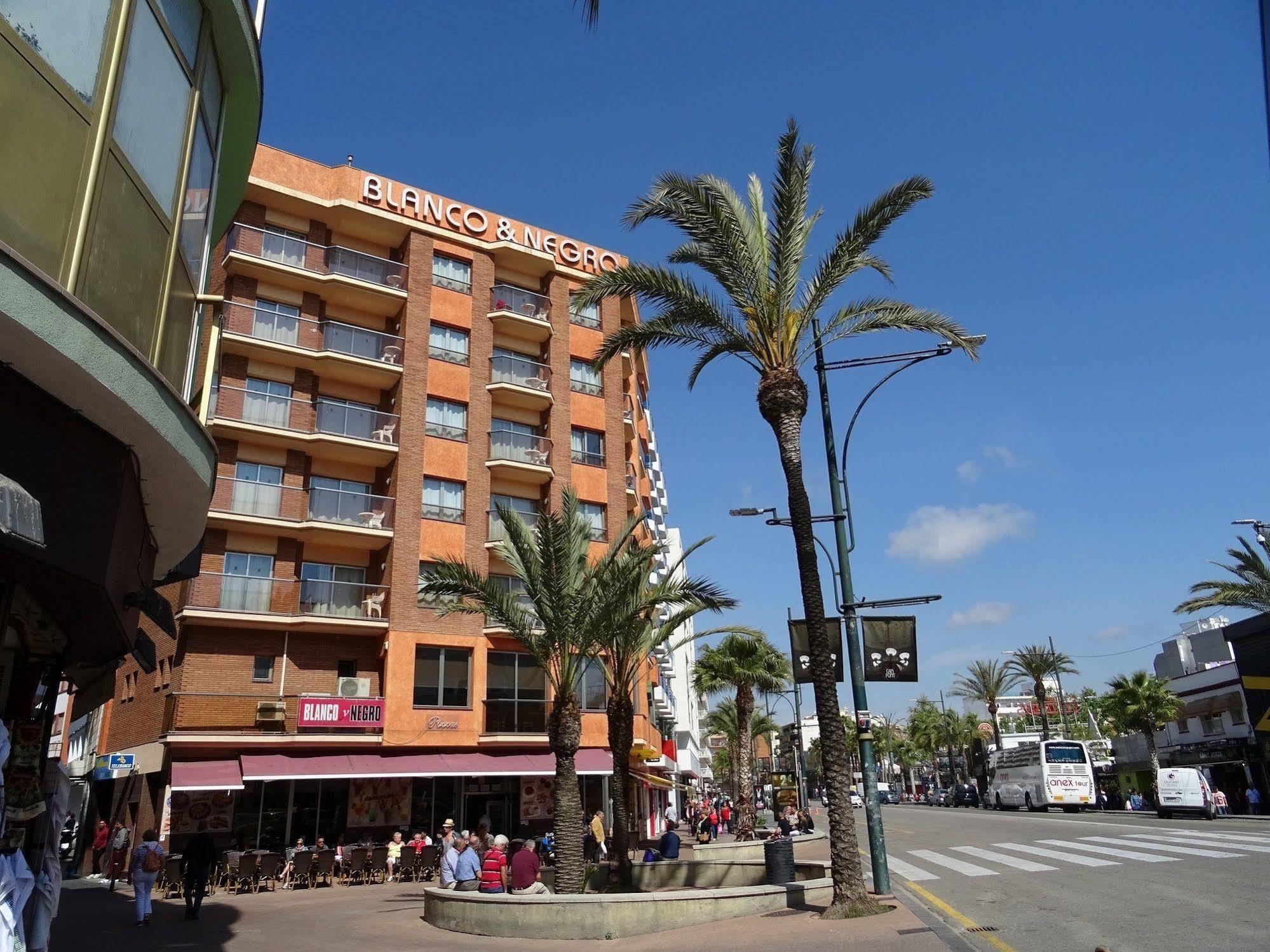 Blanco Y Negro Apartments Lloret de Mar Exteriör bild