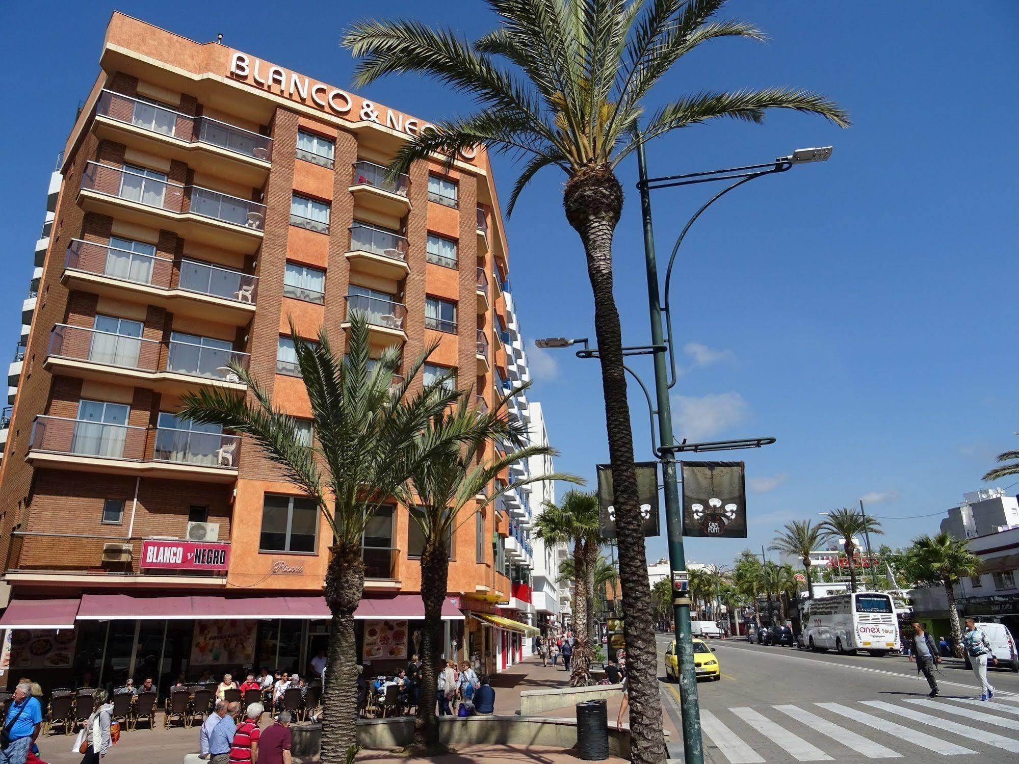 Blanco Y Negro Apartments Lloret de Mar Exteriör bild