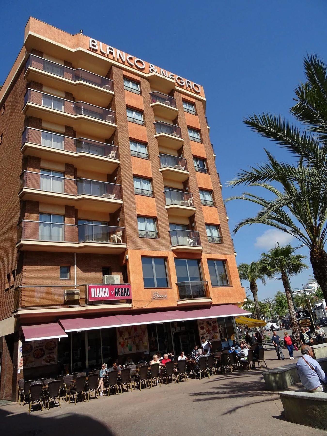 Blanco Y Negro Apartments Lloret de Mar Exteriör bild